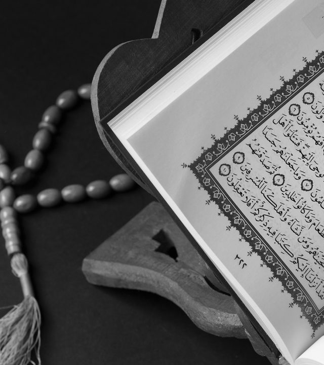 close-up-islamic-new-year-with-quran-book